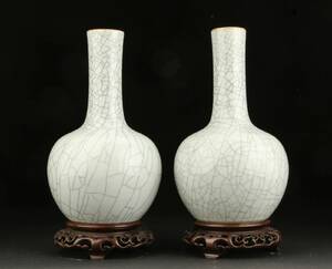 Et par kinesiske krakelé vaser af porcelæn, ant. 1900-tallet 2