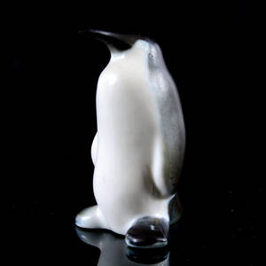 FIGURIN, porslin, pingvin, Raili eerola Arabia, 1960-tal.