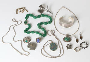 DIVERSE SILVERSMYCKEN