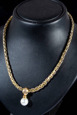 Perlenanhänger mit Kette