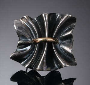 Georg Jensen. Sølvbroche dessinnr 399