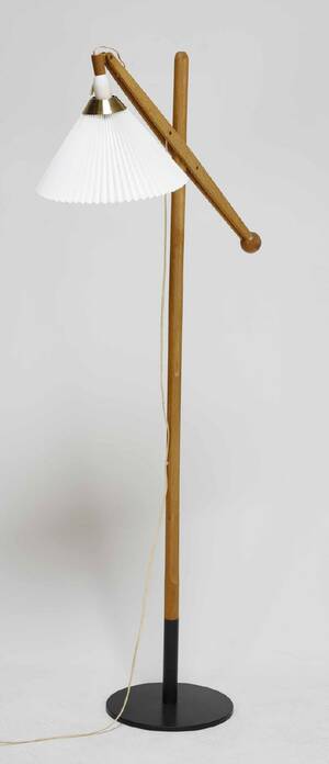 Vilhelm Wohlert for Le Klint Standerlampe af egetræ, model 325
