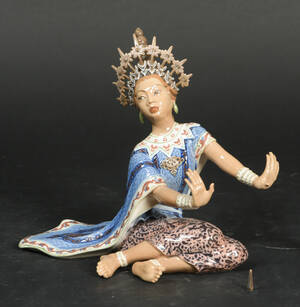 J. P. Dahl-Jensen. Siamesisk tempeldanserinde, figur, nr. 1125 2. sort.