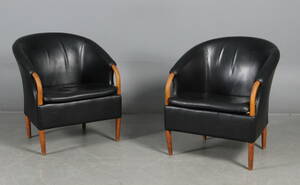 Ebbe Gehl Søren Nissen. To lænestole af sort læder, model Opus 2