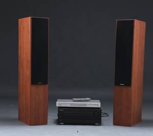 Ett par högtalare samt receiver, Pioneer 5