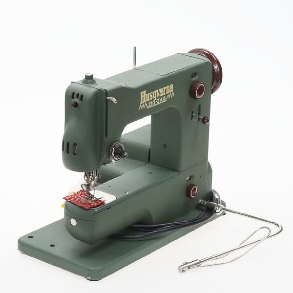 Slutpris för SYMASKIN, "ZigZag", Husqvarna.