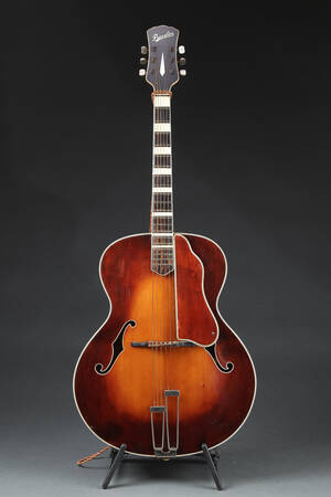 Yngve Barslev. Akustisk jazzguitar, model Yankee, 1948