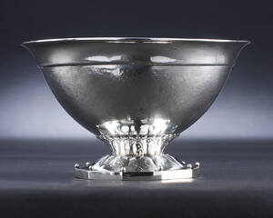 Georg Jensen. Bordskål af sterlingsølv, dessin nr. 424, 1925-32