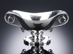 Georg Jensen. Dessin nr. 71 sukkerskål af hammerslået sterlingsølv, 1933-45