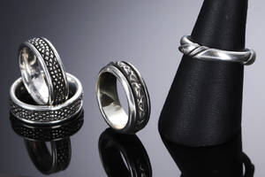 Ole Kortzau og Lene Munthe for Georg Jensen. Fire ringe af sterlingsølv. 4