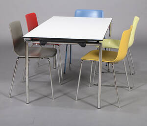 WellingLudvik og Susanne Grønlund for Fredericia Furniture. Fem Pato stole samt bord m. stoleophæng 6