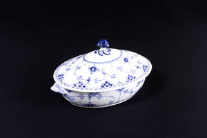 Terrin med lock, Musselmalet, 622, längd 28 cm, Royal Copenhagen