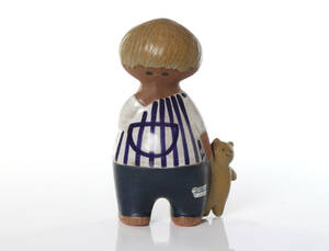 LISA LARSON, FIGURIN