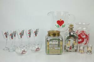 DELAR av glasservis, med julmotiv, bl.a. Holmegaard