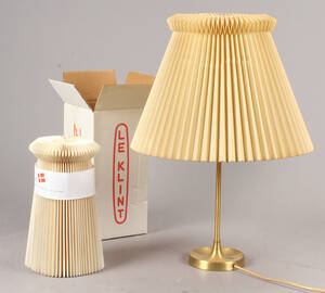 Aage Petersen for Le Klint. Bordlampe af messing