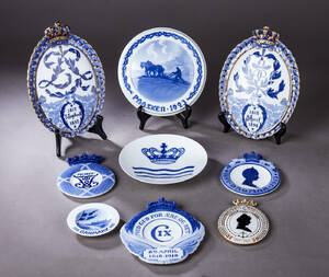 Royal Copenhagen m.fl. En samling ældre platter af porcelæn 9