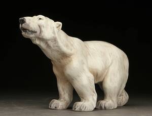 Dahl-Jensen. Isbjørn mellem figur af porcelæn, 1156