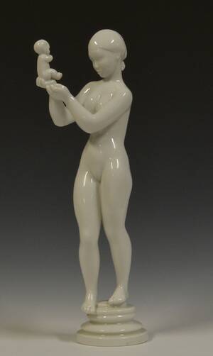 Kai Nielsen. Venus med æblet. Figur af blanc de chine