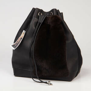 Raw Elegance. Bucket, taske af læder og mink, Limited Edition